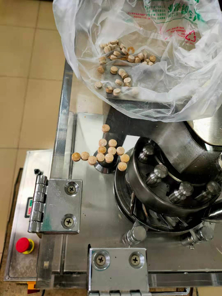 ZP-9壓片機2.jpg ZP-9壓片機2.jpg